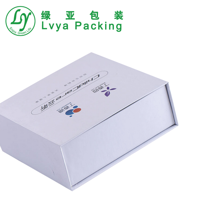 whitemagnetboxwithcolorfullogo-3