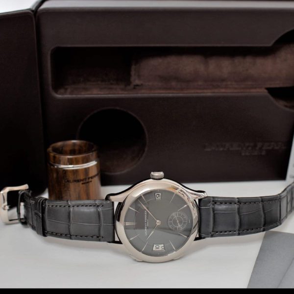 LAURENT-FERRIER-CLASSIC-TRAVELLER-GREY-DIAL-all-600x600