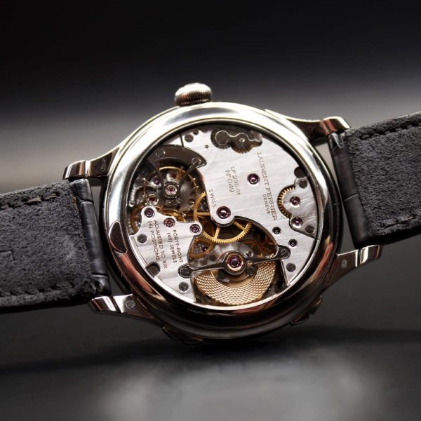 LAURENT-FERRIER-CLASSIC-TRAVELLER-GREY-DIAL-caseback-600x600