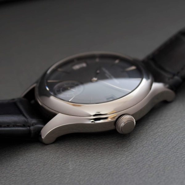 LAURENT-FERRIER-CLASSIC-TRAVELLER-GREY-DIAL-front-600x600