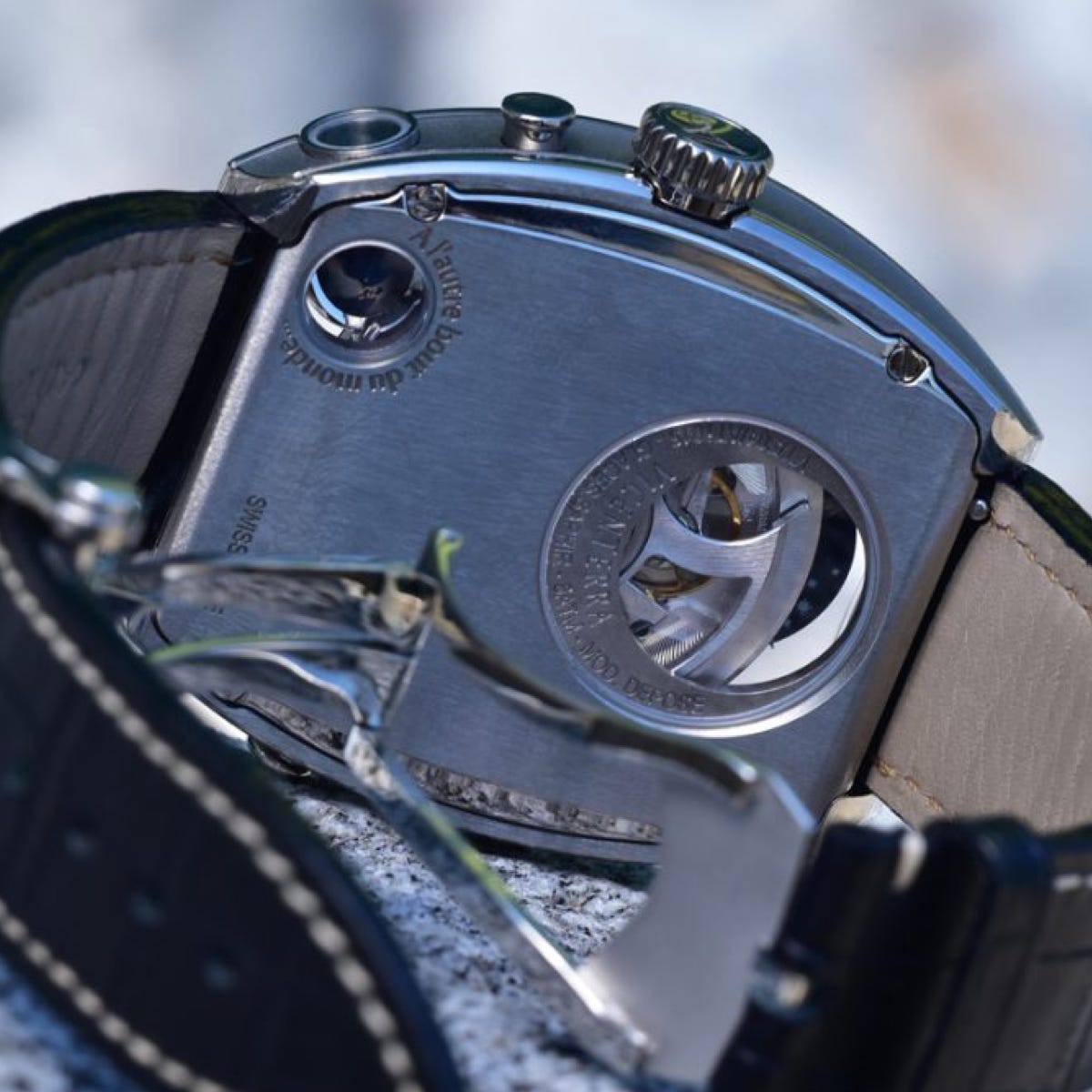 GMT-3-TOME-4-TITANIUM-TOUR-DU-MONDE-BLUE-CASEBACK