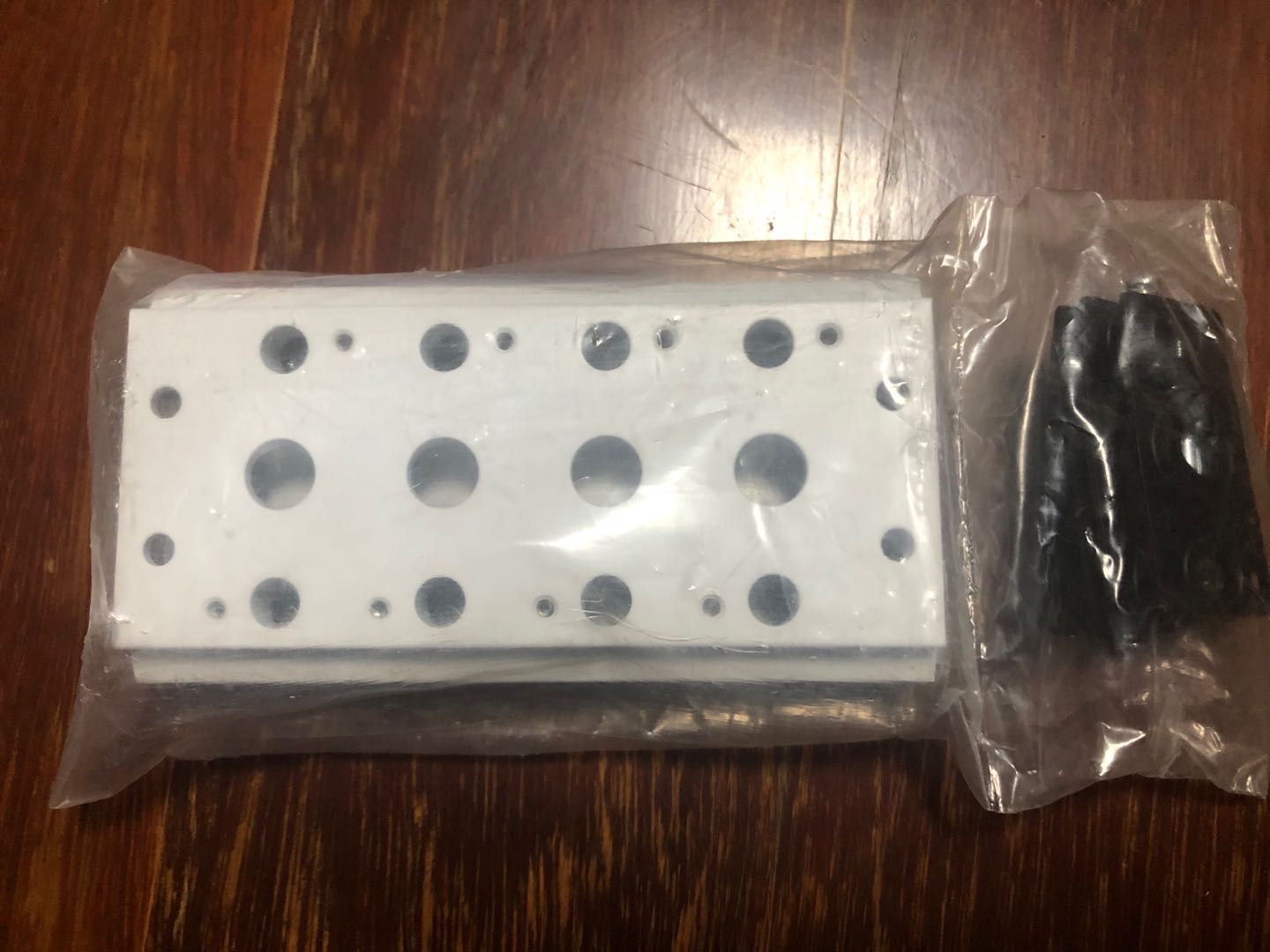 4V210底座1