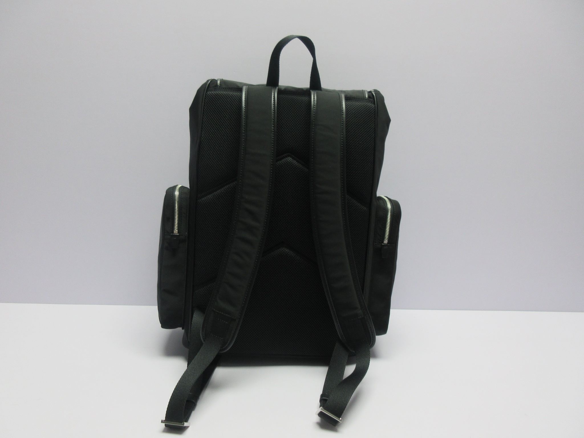 FA21URBANUTILITYFLAPBPBLACK-BACK