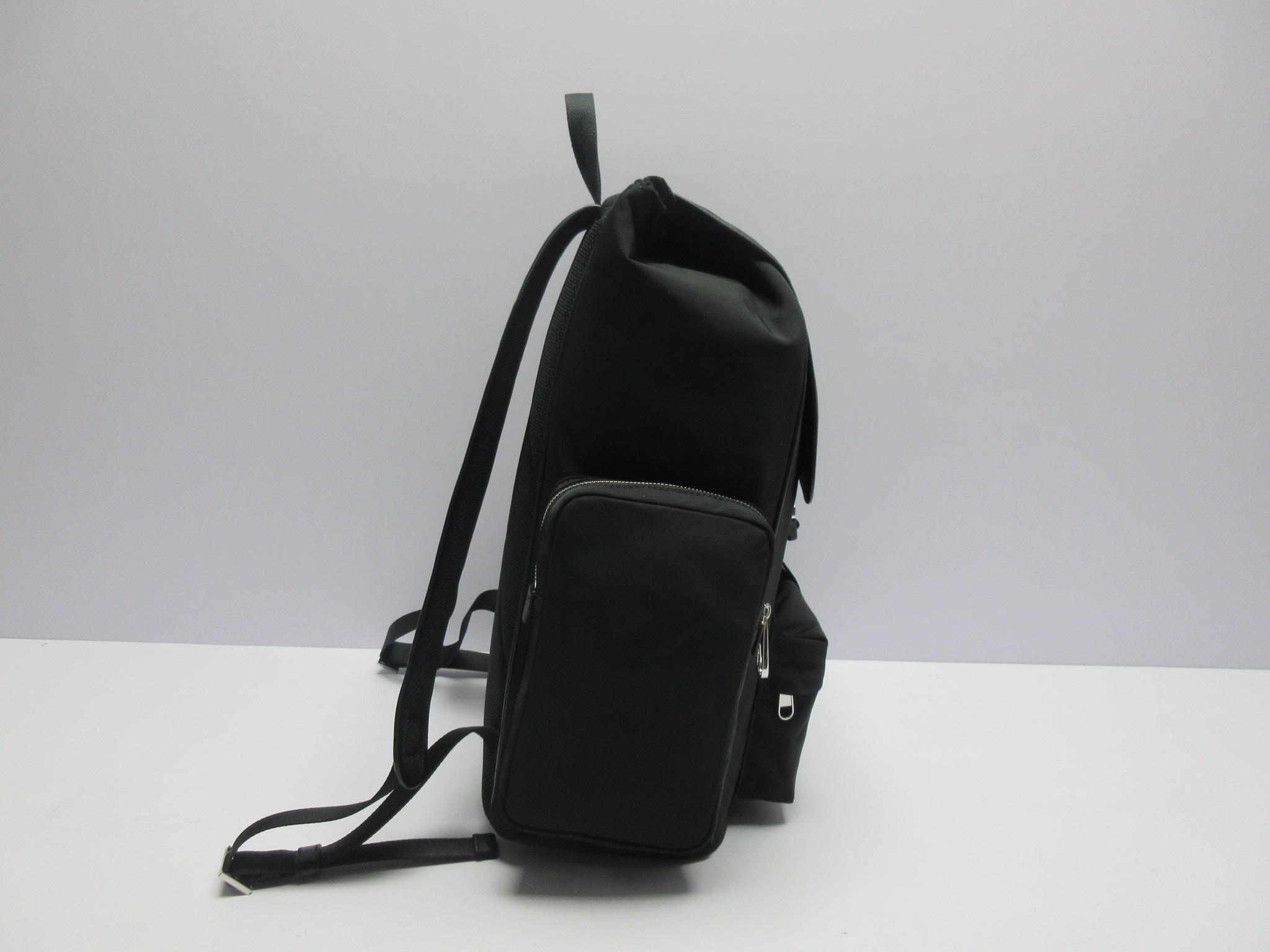 FA21URBANUTILITYFLAPBPBLACK-LEFT