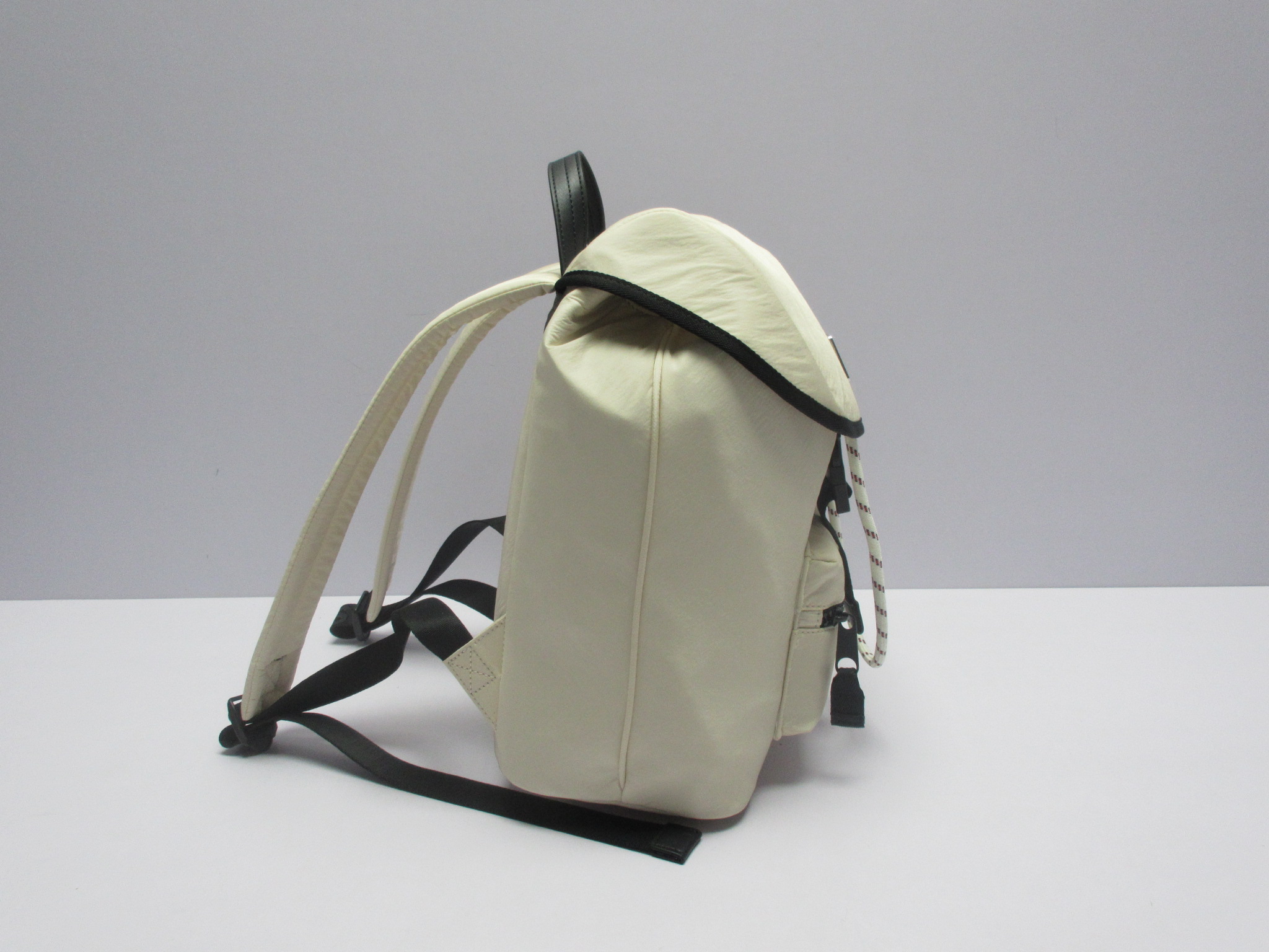 FA22TJWNYLONBACKPACKSTONEYBEIGE-LEFT