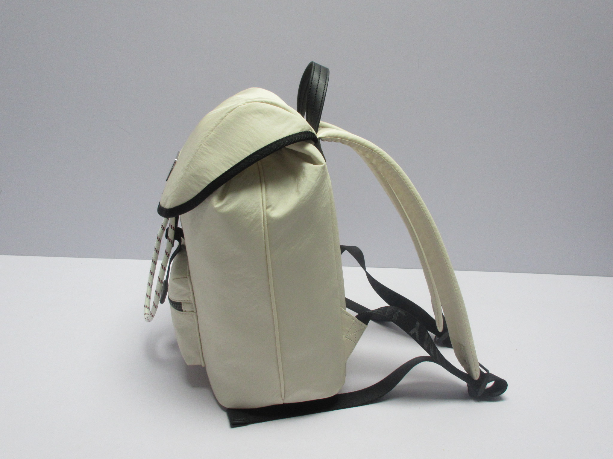 FA22TJWNYLONBACKPACKSTONEYBEIGE-RIGHT