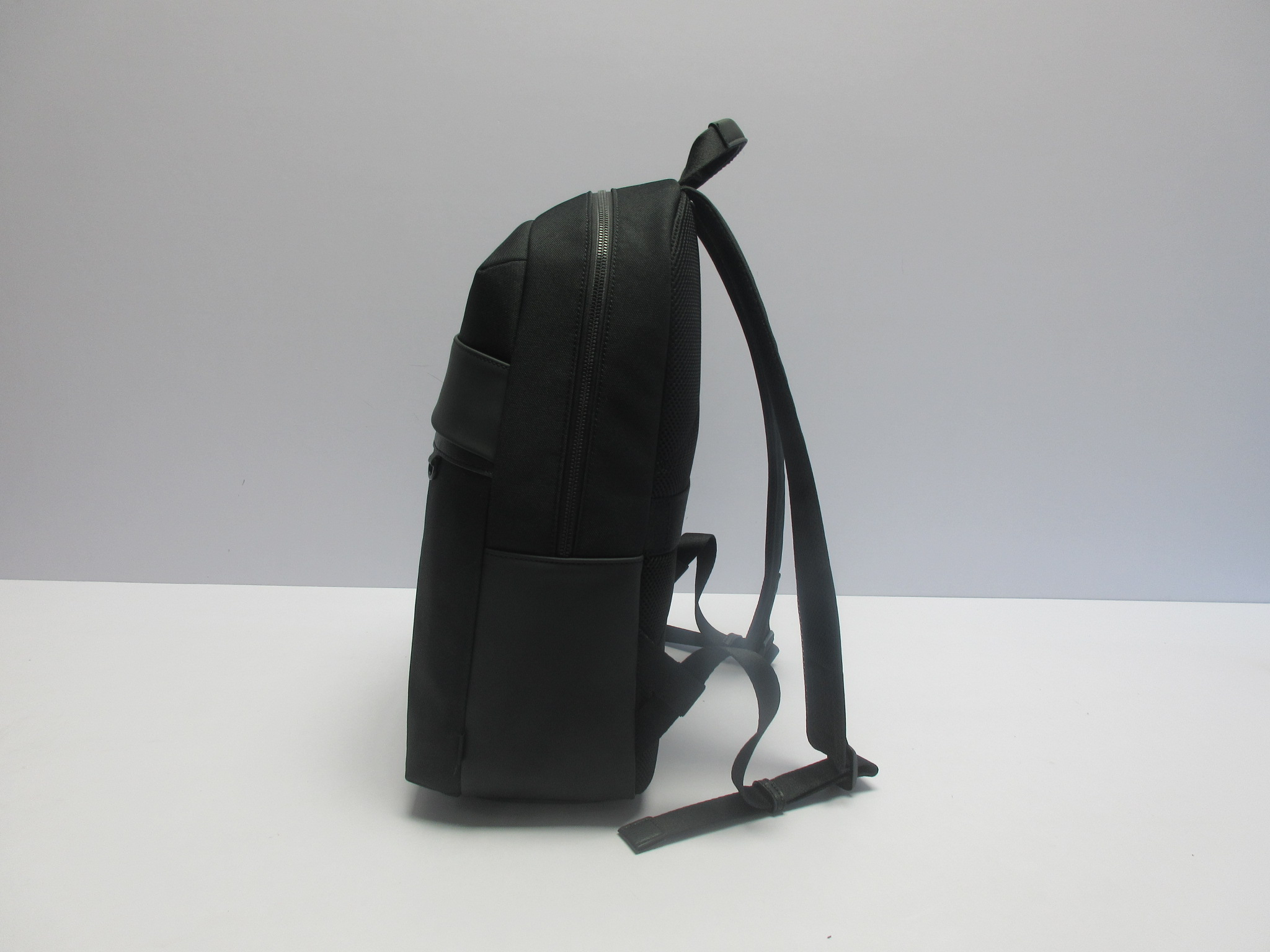 PF22CKREMOTEBACKPACKBLACK-RIGHT