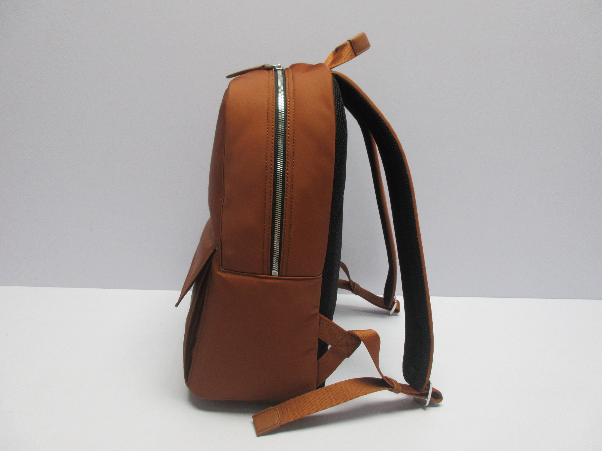 PF22UTILITYPCKTBACKPACKGINGERBREAD-RIGHT