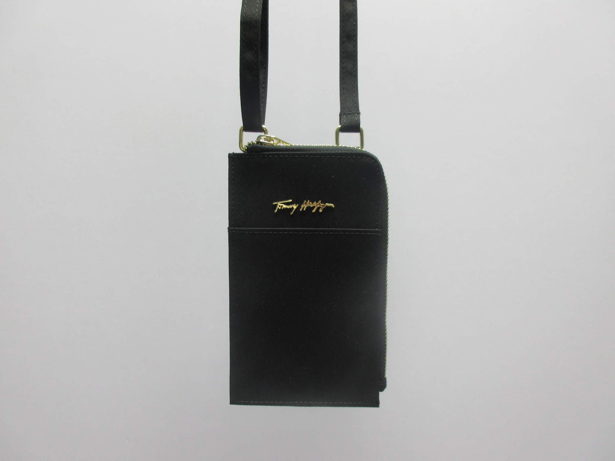 PF22MYTOMMYPHONEBAGBLACK-FRONT1