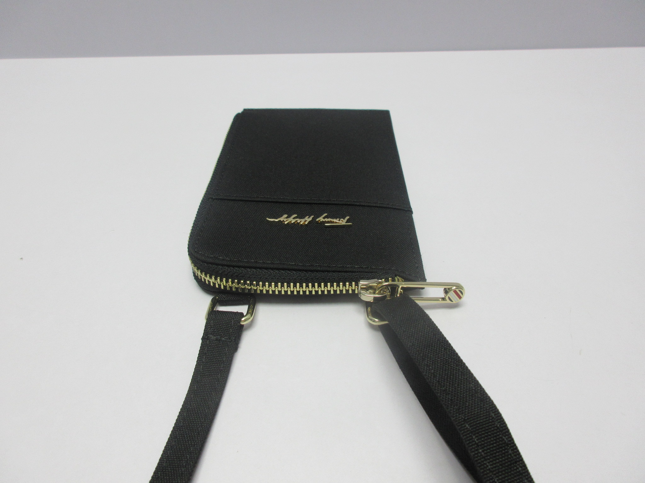 PF22MYTOMMYPHONEBAGBLACK-TOP