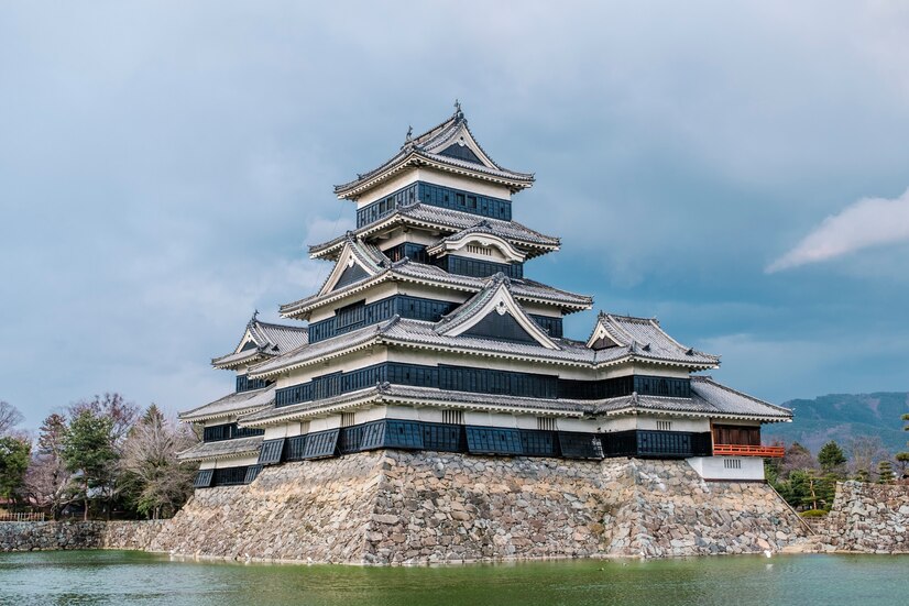 matsumoto-castle-osaka-japan_1150-11176