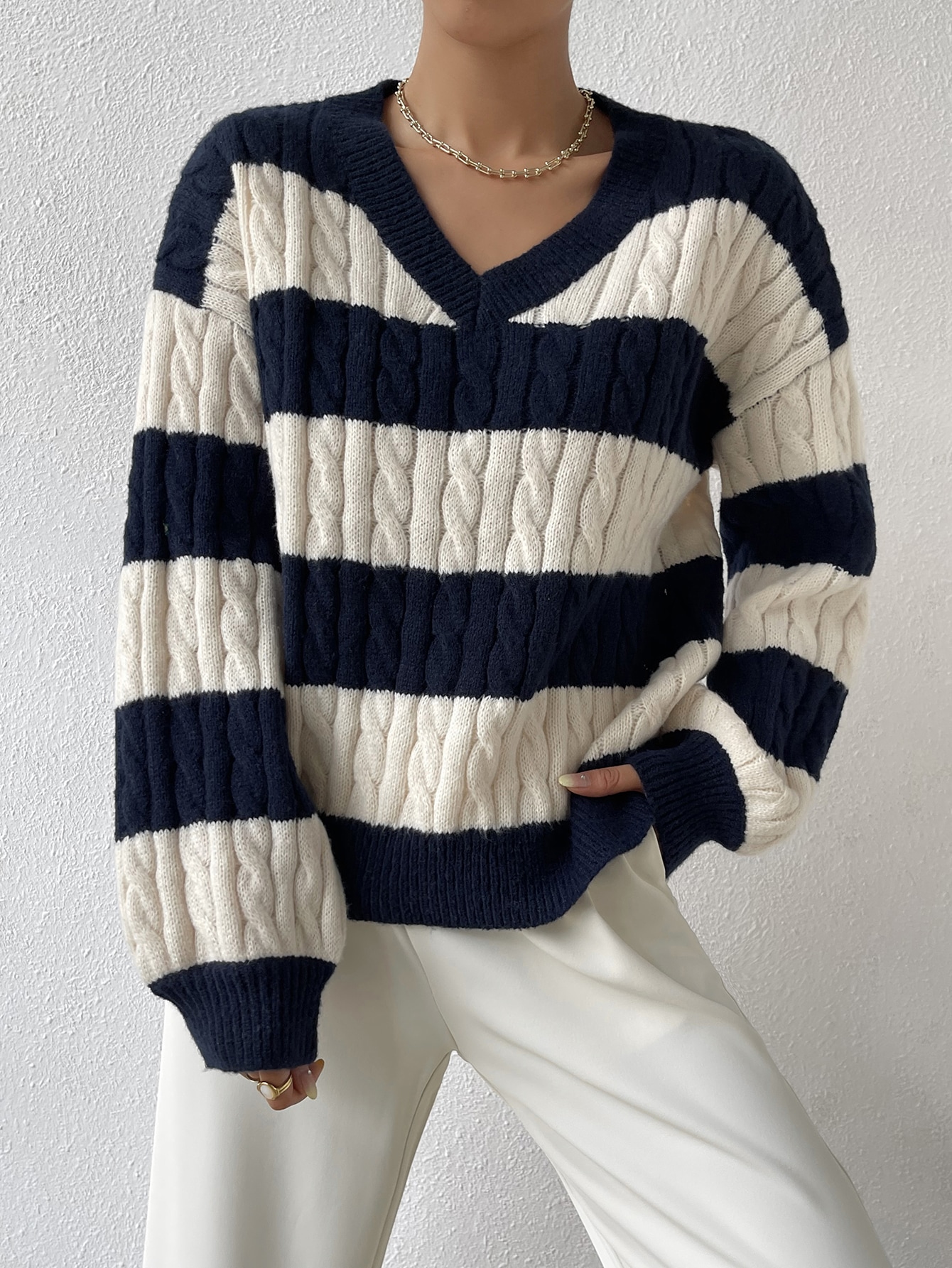 SHEINFrenchyTwoToneCableKnitDropShoulderSweater_SHEINUSA-新建文件夹-166020711378c58d7057d7a14e91ce2b91171685ad