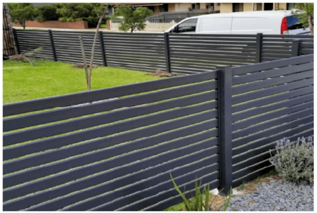 护栏-Mechanical-Aluminum-Fence-and-Gate-Horizontal-Pickets-Performance-Evaluation.webp