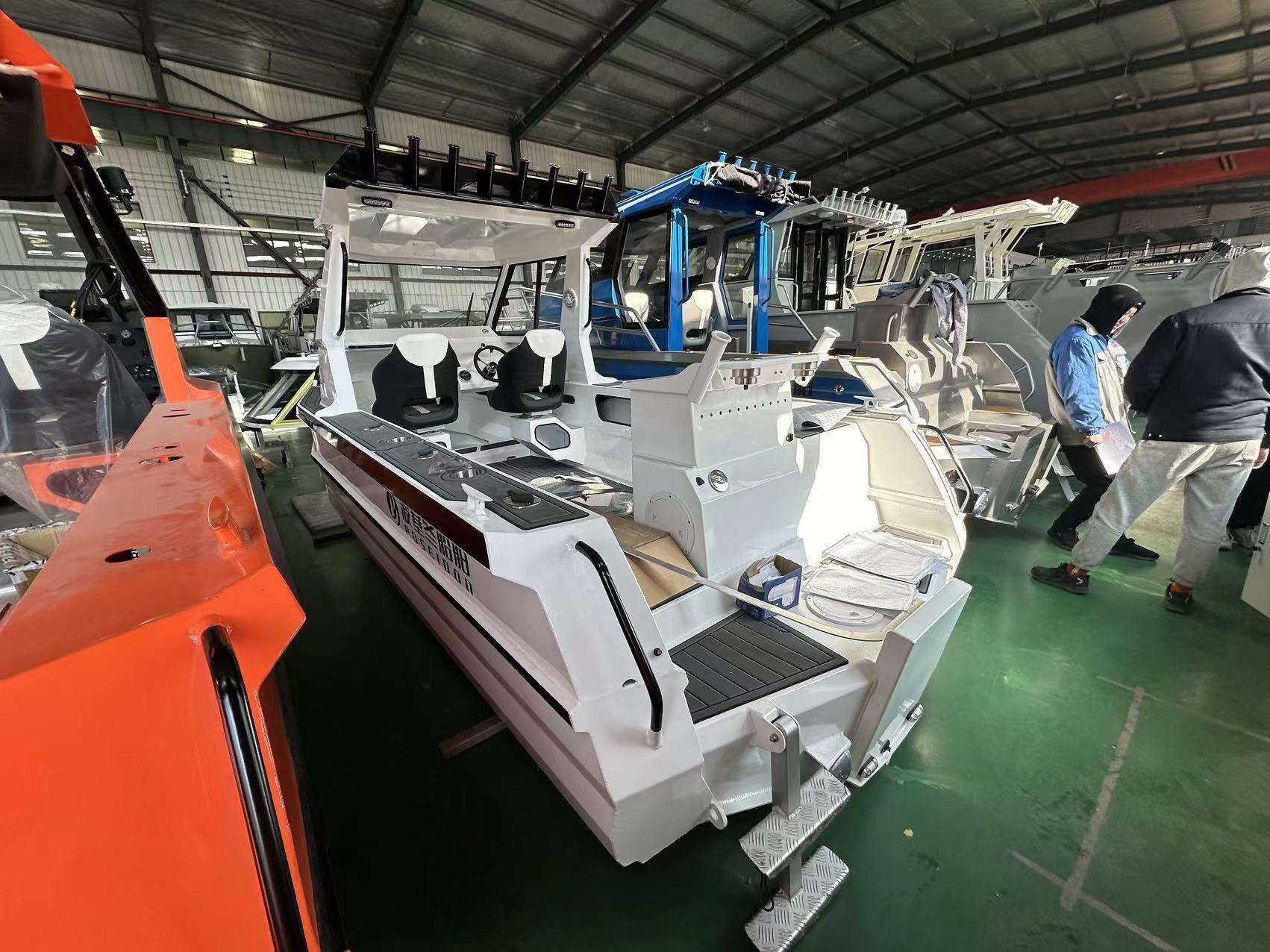 popularstable6metersaluminumboatsdurablefishingboatsluxuryyachtwithcabinwhitepleasureboatsforfamilyuse_5fdea51a629e5a085859a964046f85fc1