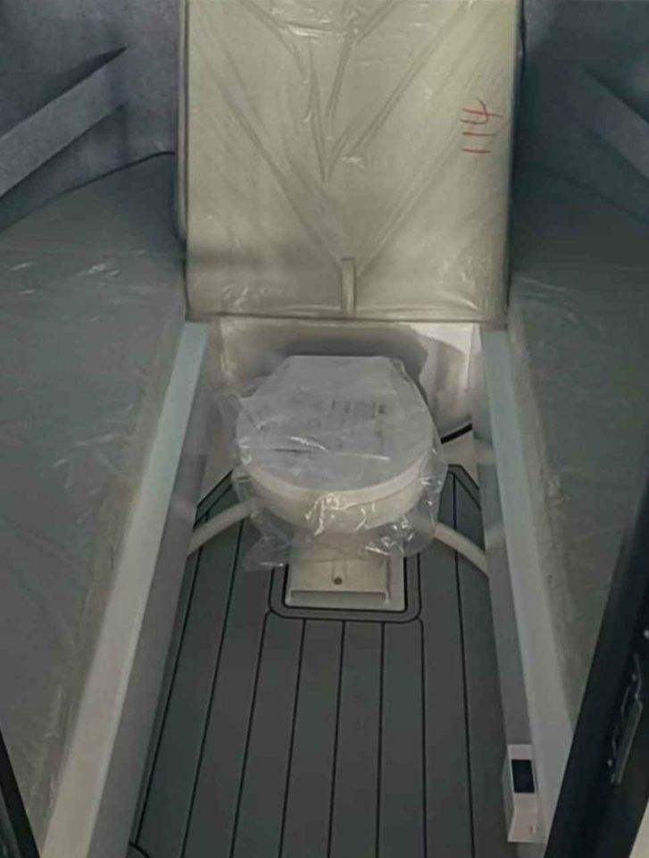 2024affordablealuminumboatsvesselforfishingcabinboatshighspeedyachtwithmarinetoiletforsale_a59c9b8a1154b1d1c2aa4824a98793301