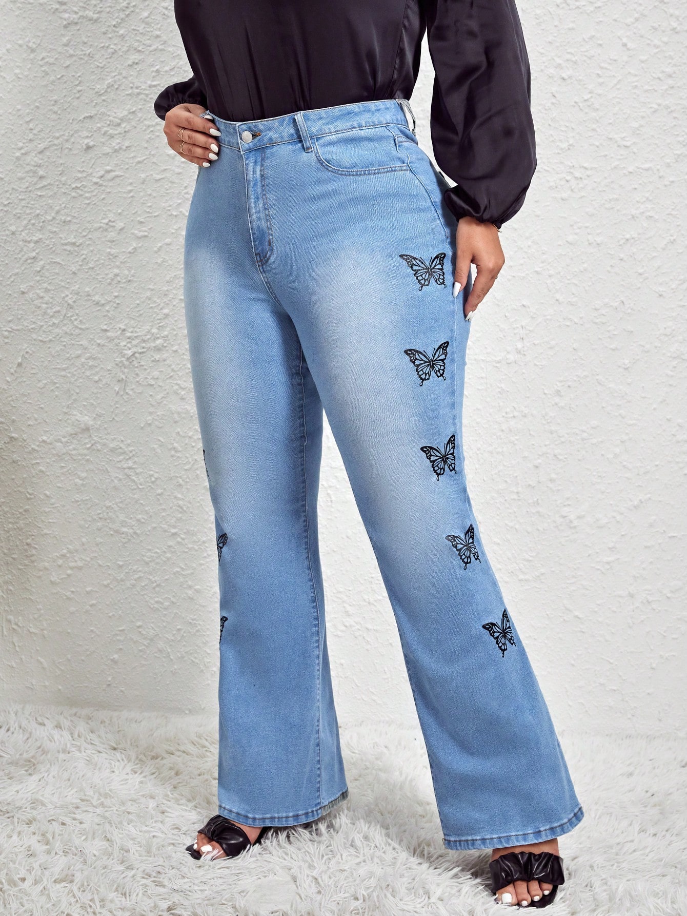 EssncePlusButterflyPrintFlareLegJeans_19830159_details_1