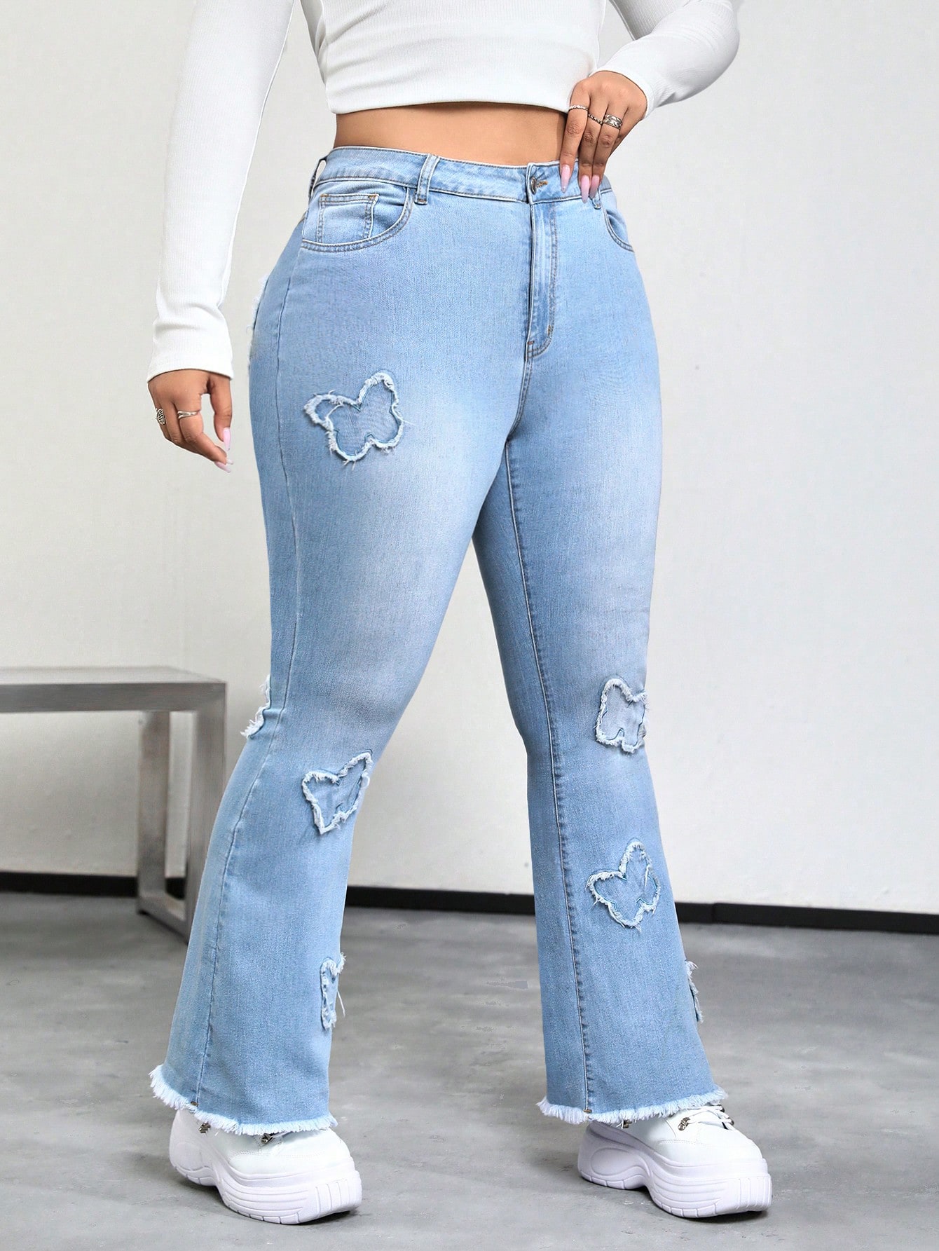 ICONPlusButterflyPatternRawEdgeFlareLegJeans_22106005_details_2