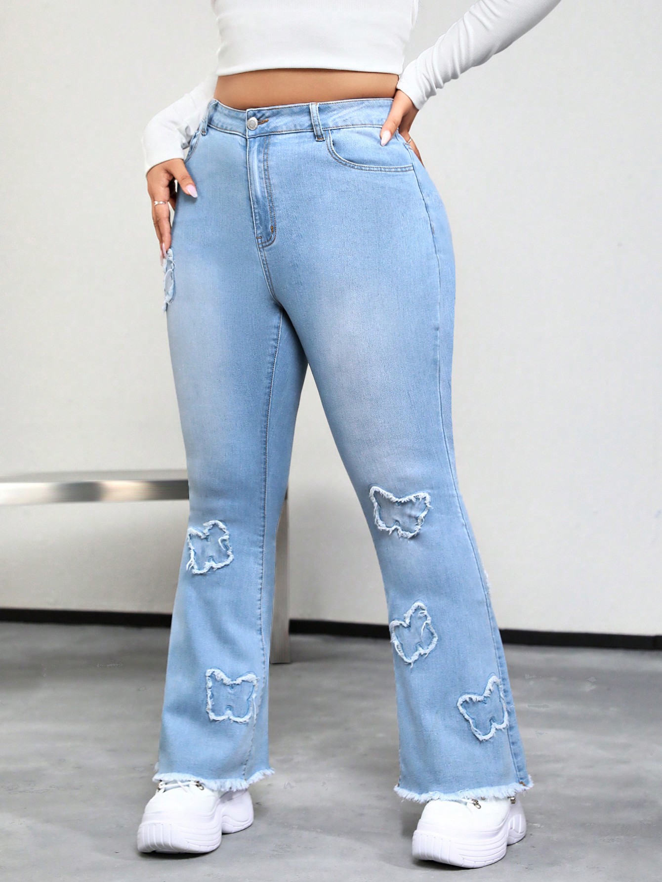 ICONPlusButterflyPatternRawEdgeFlareLegJeans_22106005_details_3