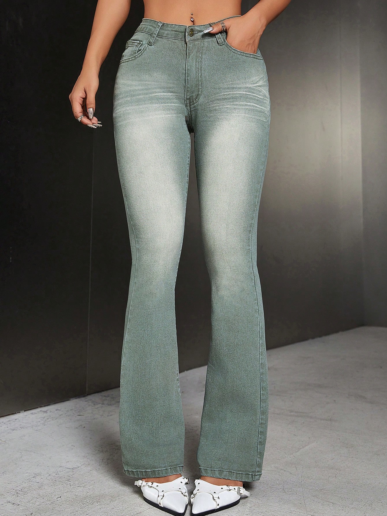 ICONSolidFlareLegJeans_24712300_details_4