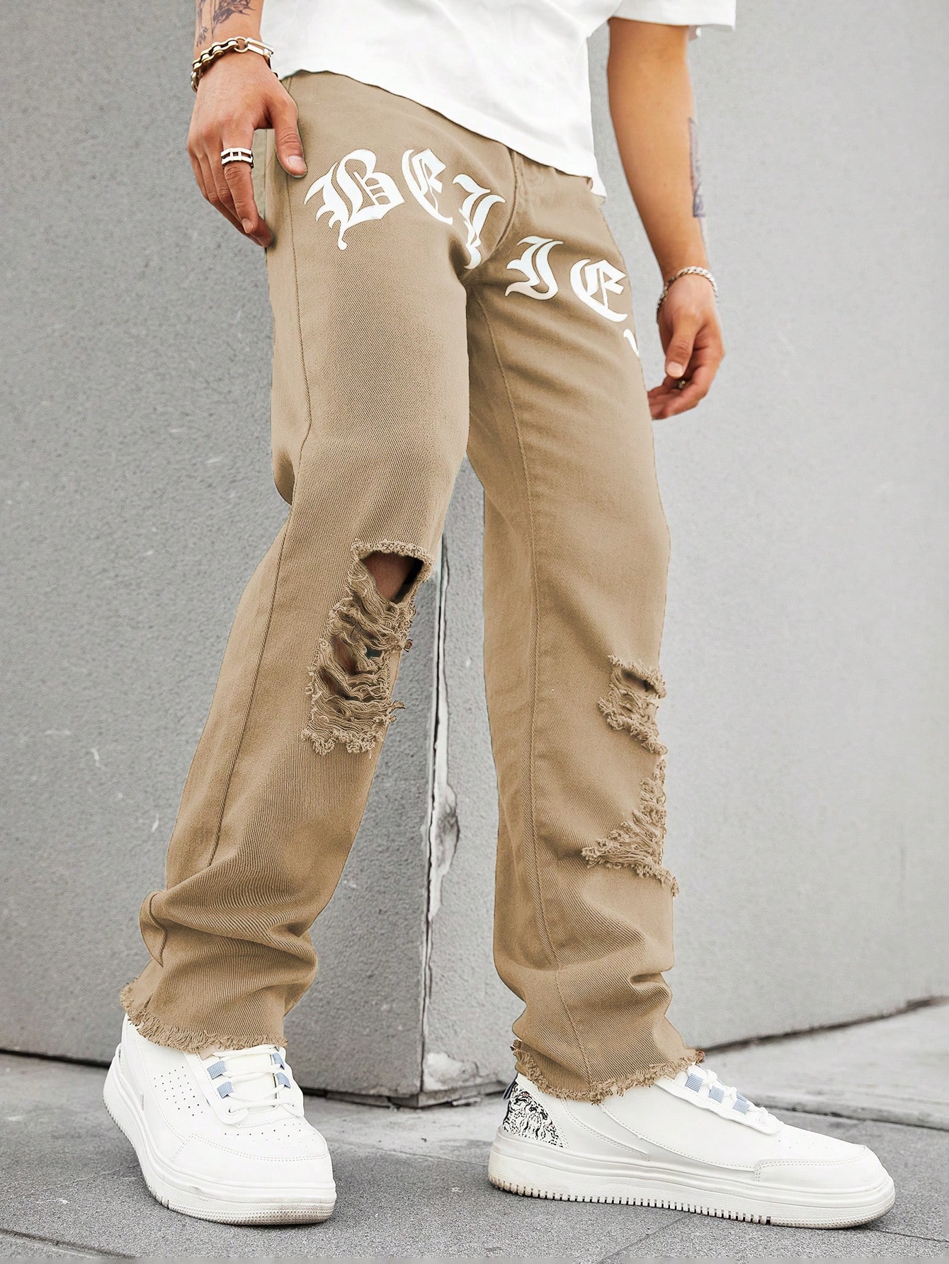 ManfinityEMRGMenLetterGraphicRippedFrayedStraightLegJeans_21312101_details_0