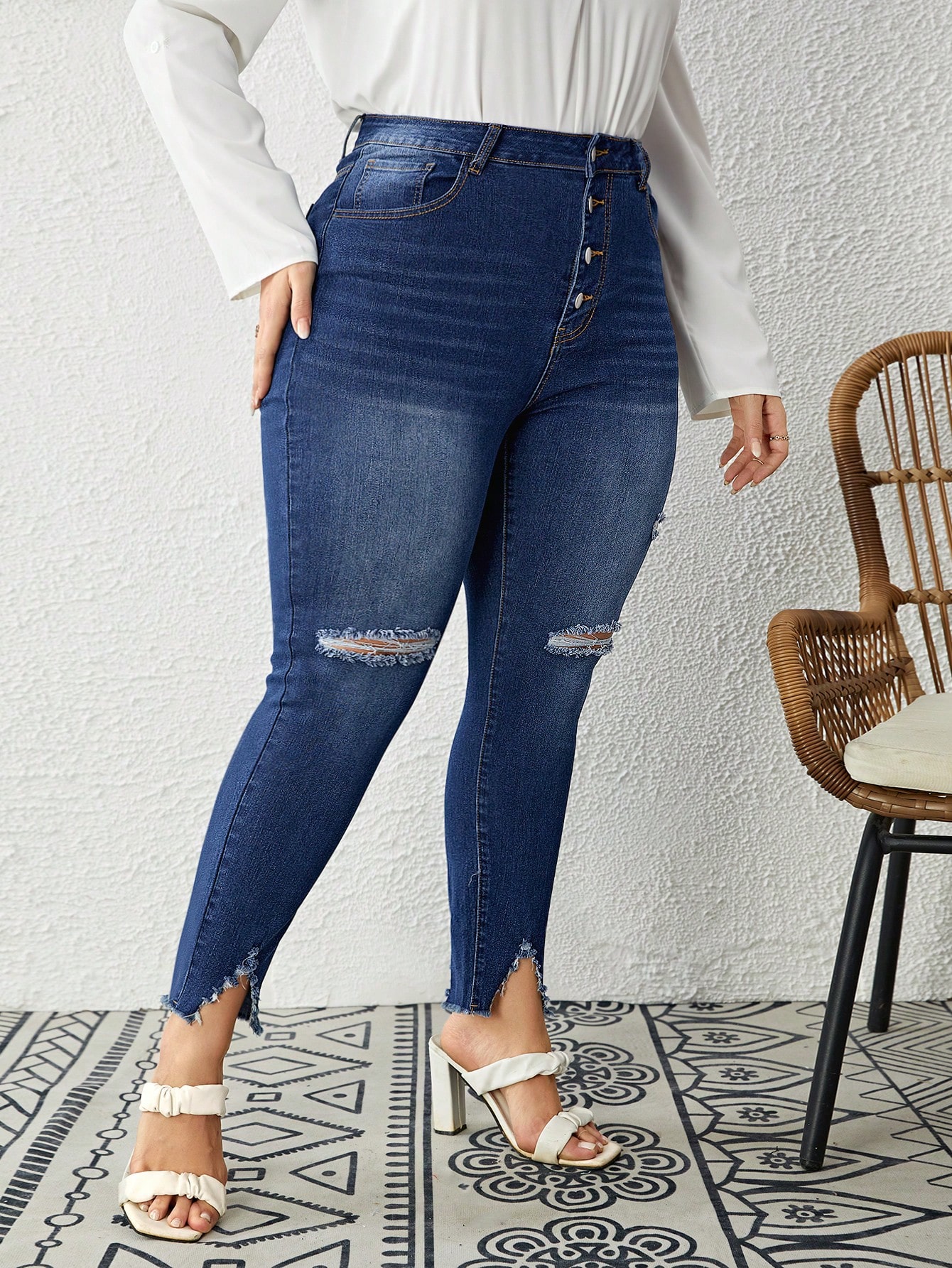 LUNEPlusButtonFlyRippedRawCutSplitHemSkinnyJeans_23297105_details_3