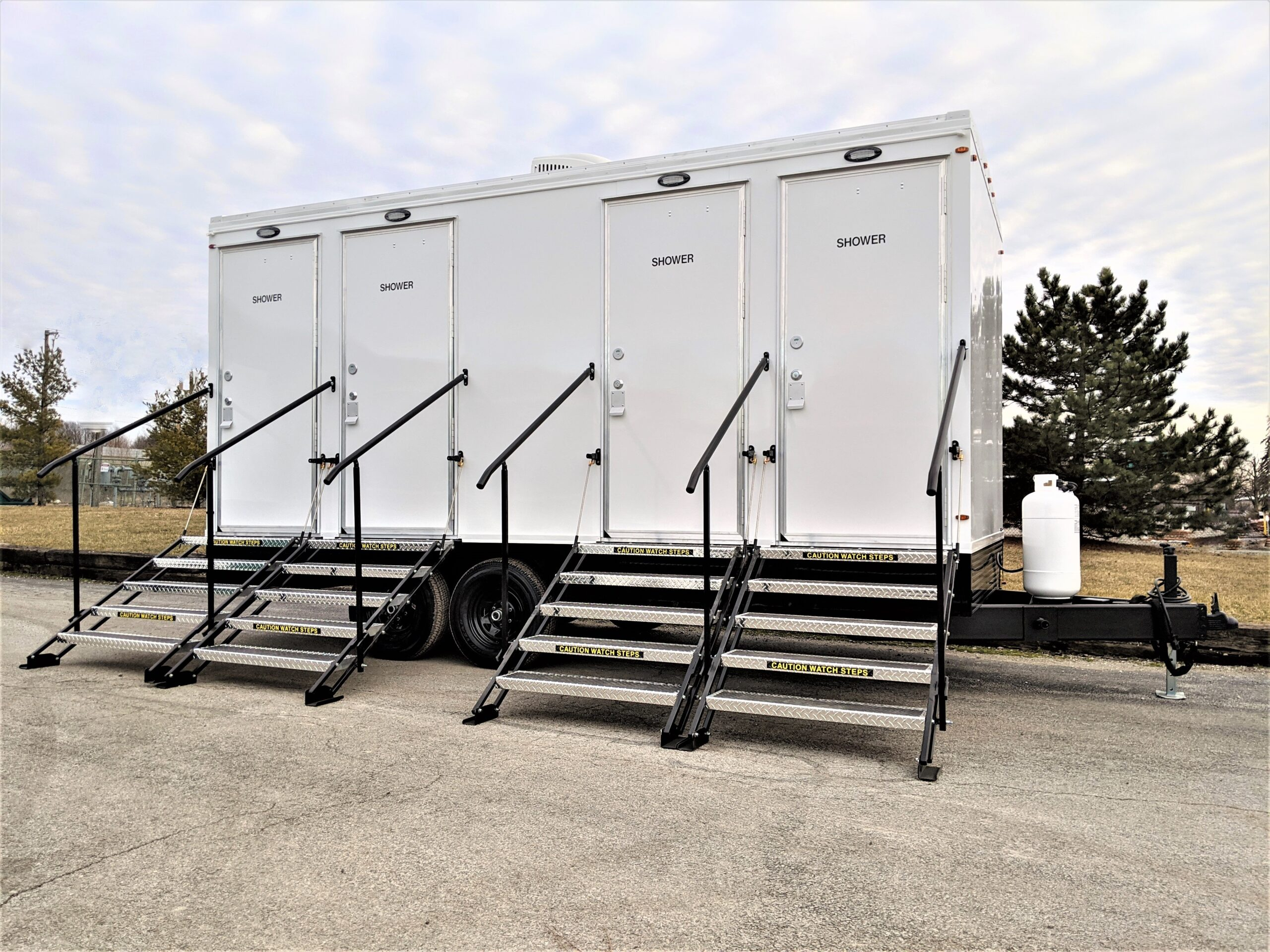 2-ShowerTrailers-1712887039329