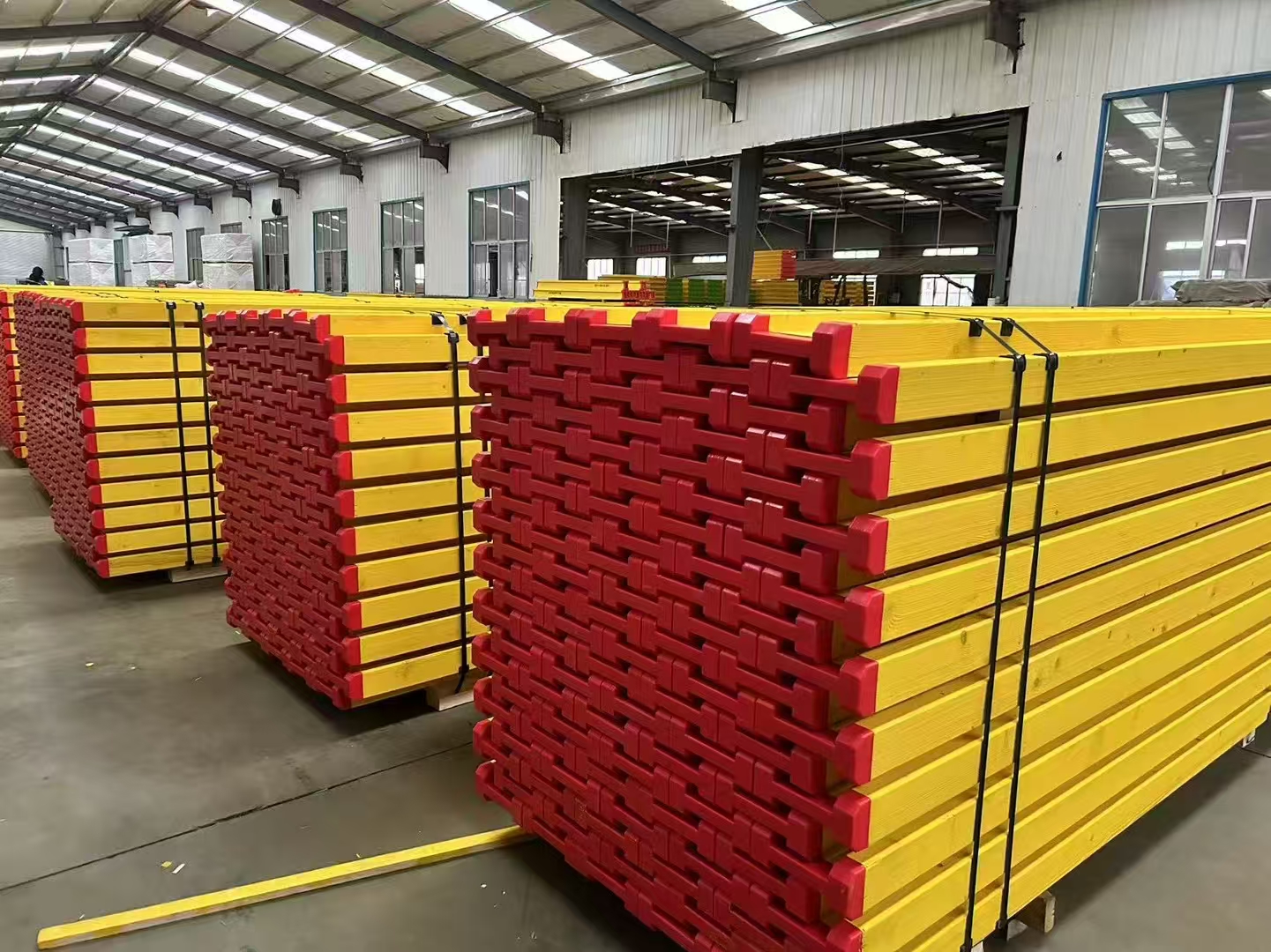 Plastic Head Formwork H20 Wooden LVL Scaffolding H20 Timber Beams Board Formwork for Construction