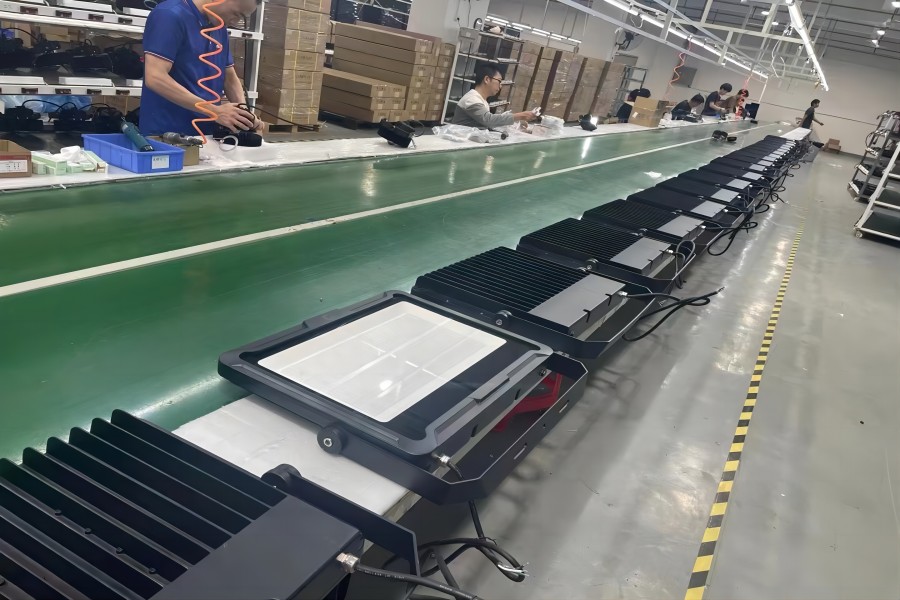 Lighting fin heat dissipation lamp assembly line