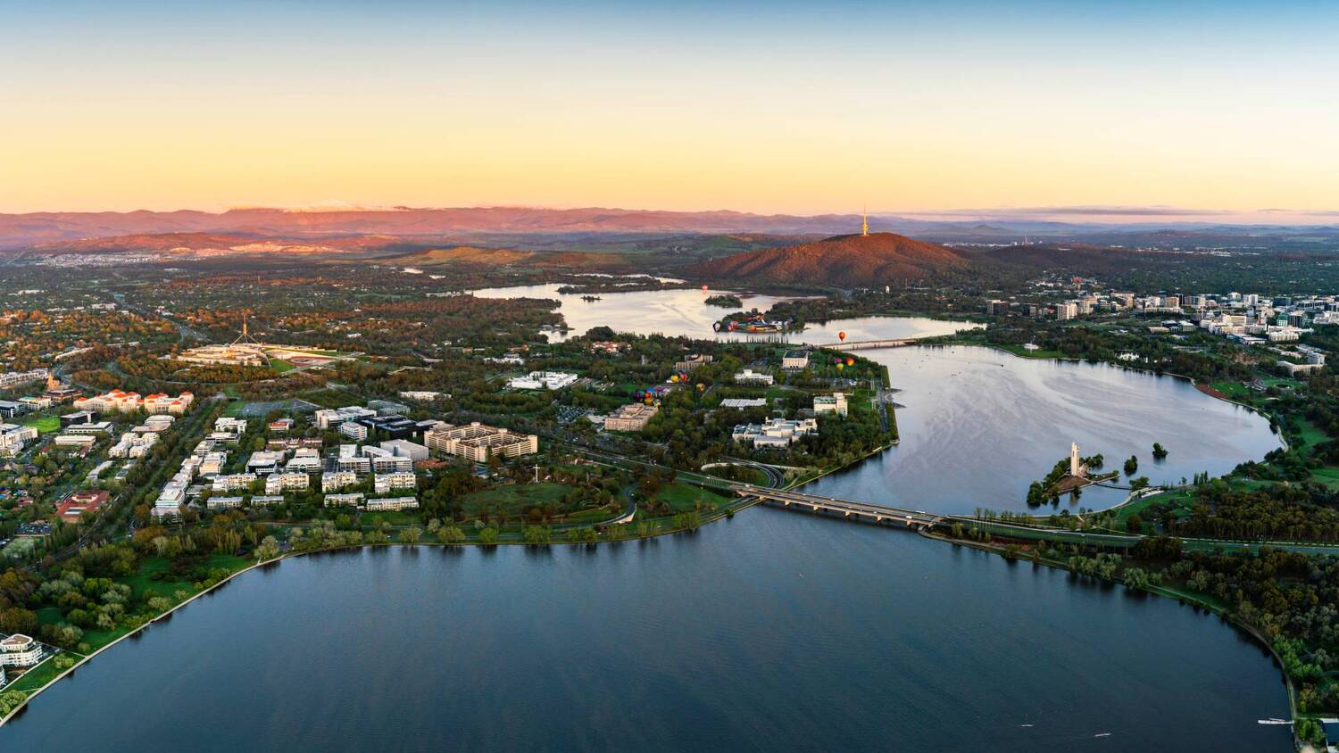 [Day Tour] Canberra The Capital City Highlights & Iconic Landmarks ...