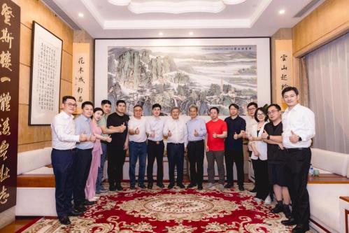 陈浩成与陈泰康人寿创始人陈东升东升，阿里巴巴和东方瑧选的投资人阎焱，亚布力论坛创始人田源合影